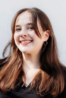 Azuaje, Mia